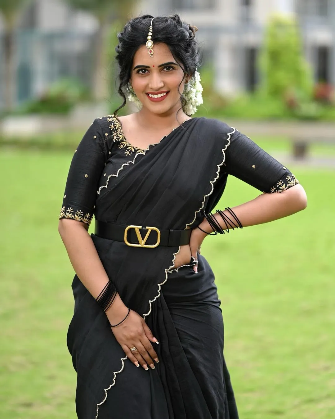 INDIAN TV ACTRESS SRAVANTHI CHOKARAPU IN BLACK SAREE 2